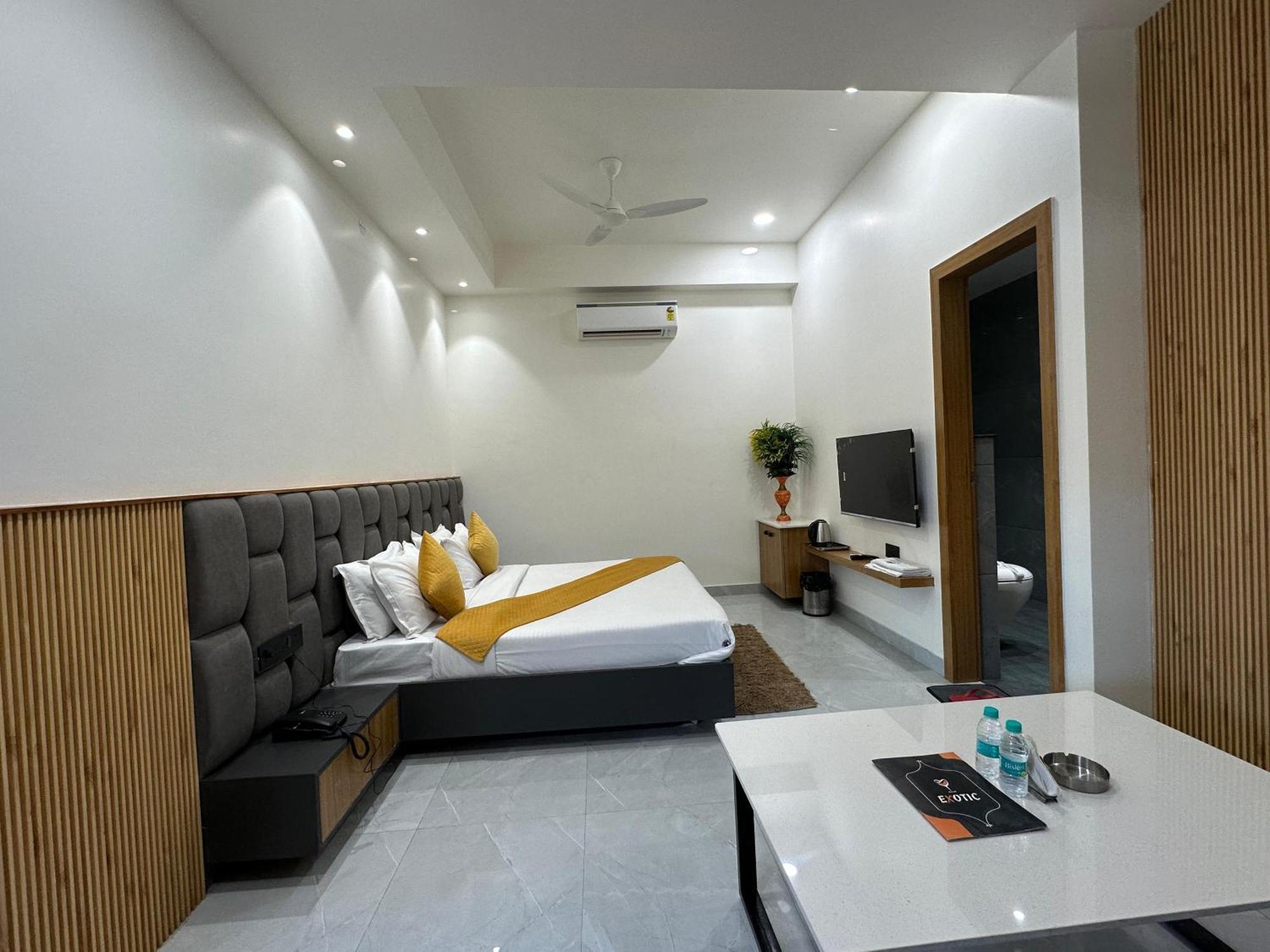Hotel Sky Way Inn Hisār Exterior foto